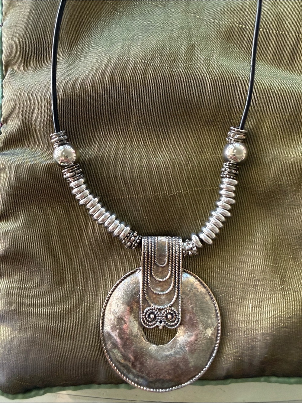 SHEIN Silver-Tone Round Pendant Necklace